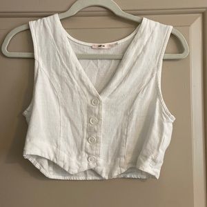 White vest top